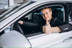 Lees hoe u gemakkelijk een chauffeur kunt regelen bij onze autoverhuurservice in Opwijk.